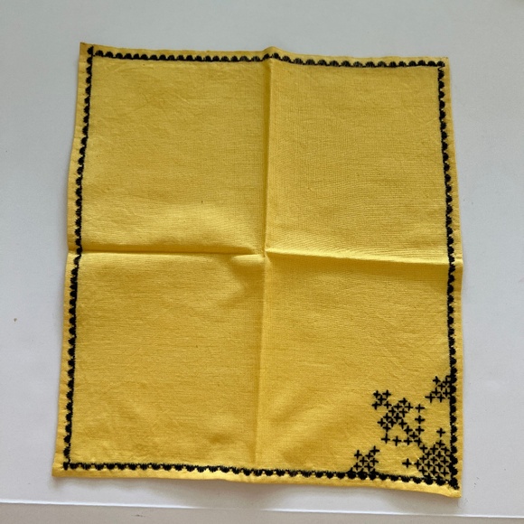 VINTAGE LINEN CROSS STITCH CARD TEA TABLE CLOTH w/4 napkins Mustard/Gold - Picture 6 of 9